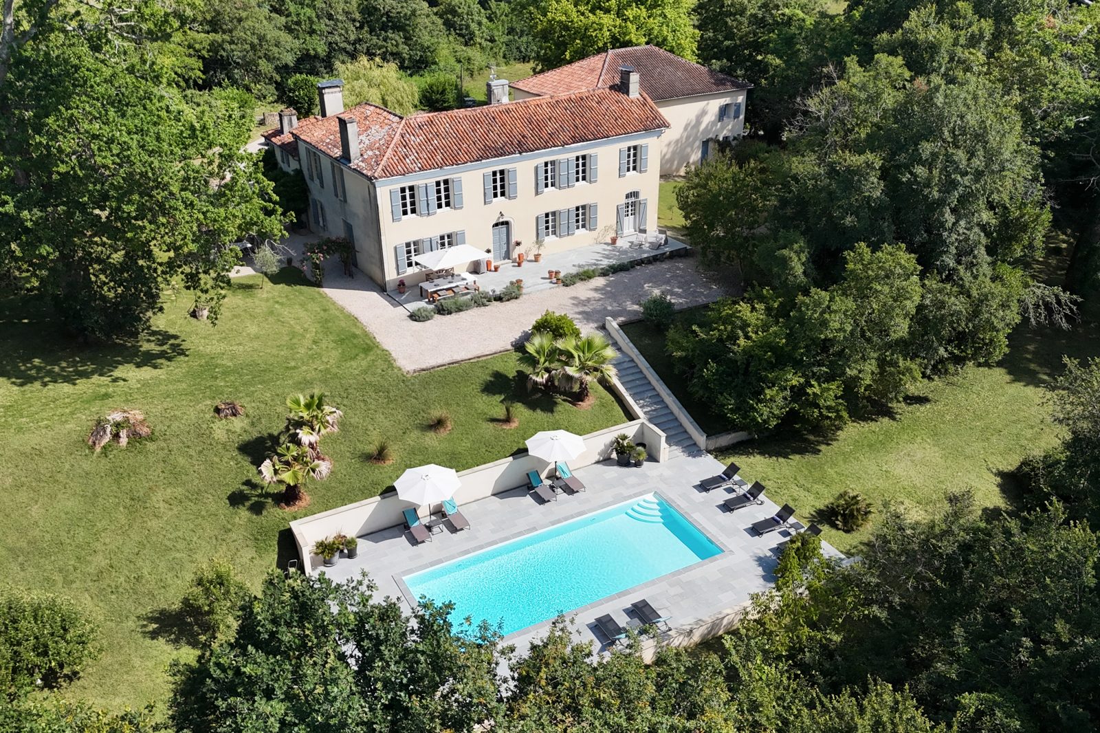 Villa contemporaine d'exception — extérieur