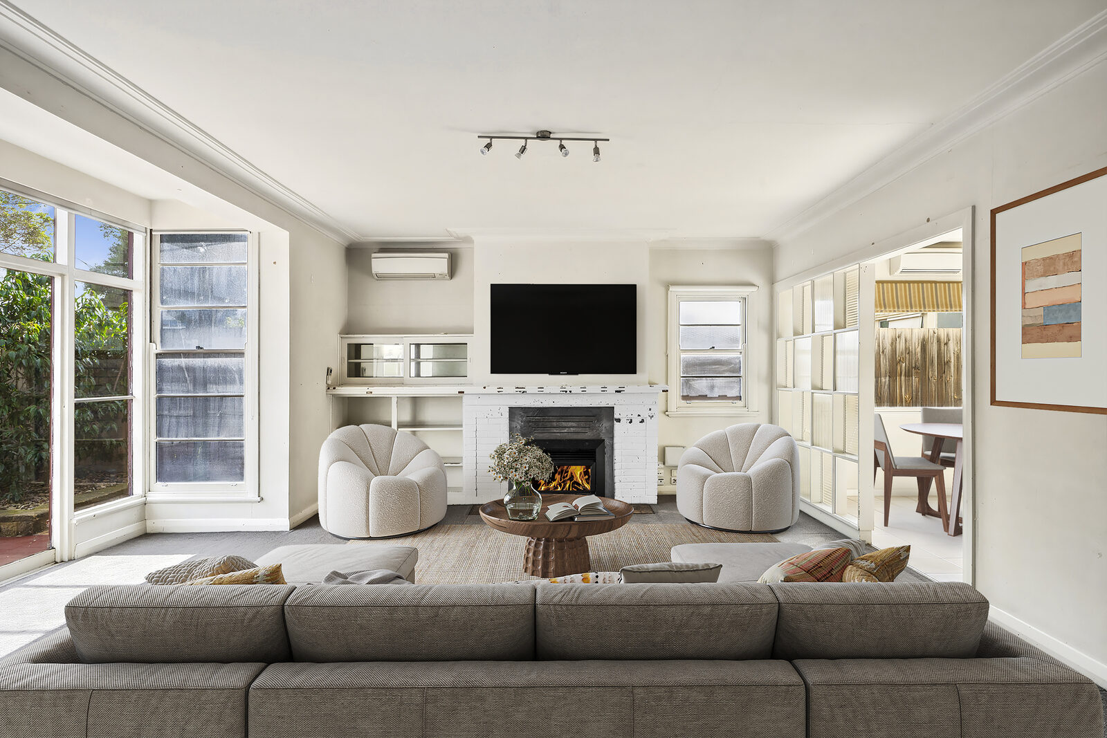 Même salon meublé après home staging virtuel
